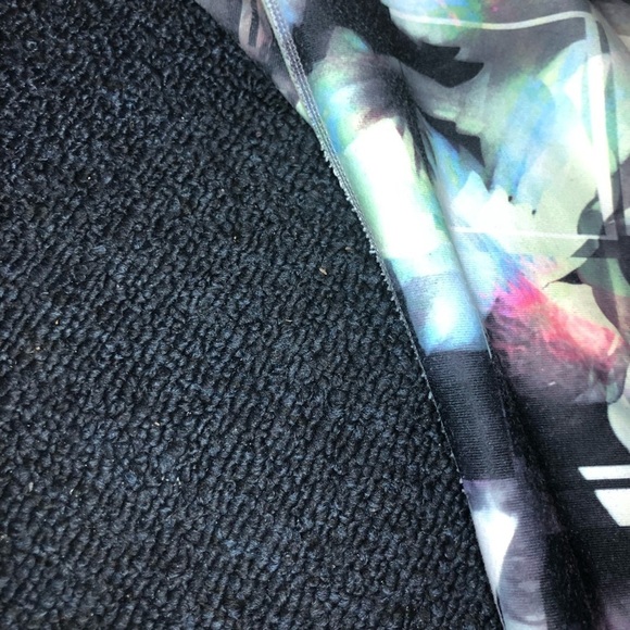 Fabletics Salar Multi-Colored Floral Capris Size Small - Picture 7 of 10